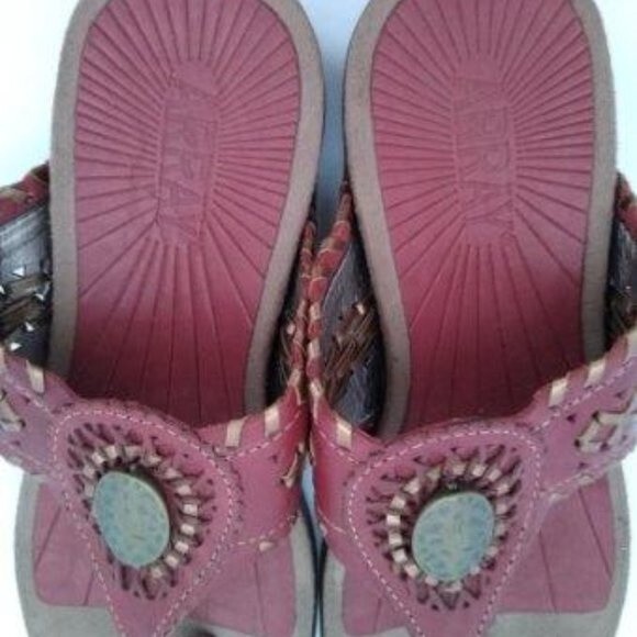 Array Moki Medallion Leather Thong Sandal Dark Red Women's sz 6.5 - Picture 5 of 7